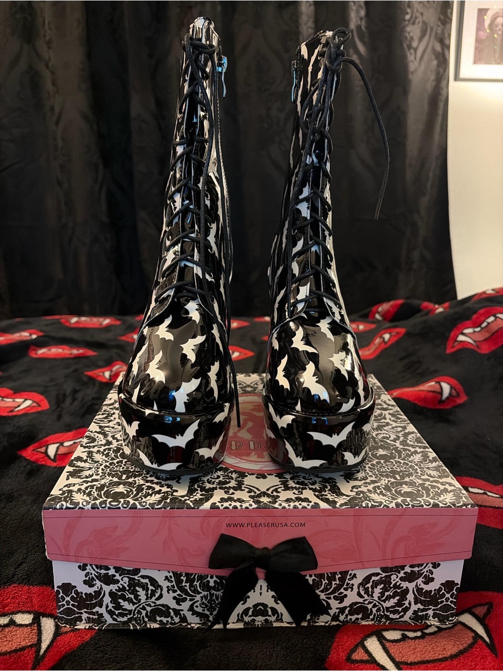 Black & white bat 🦇 Patterned Platform Lace-Up Boots - Women - Picture 2 of 10